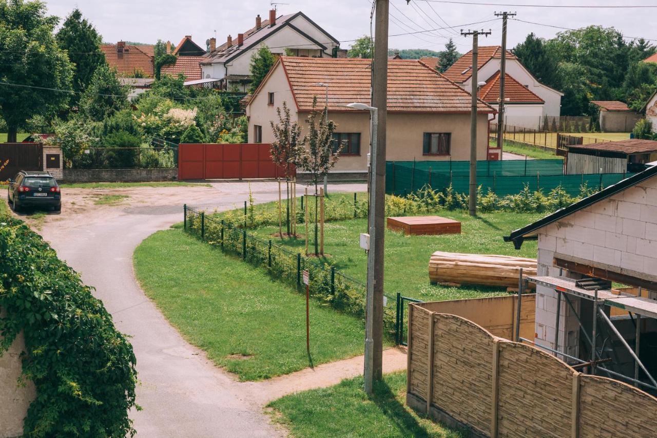 Alisa Apartments Kostomlaty nad Labem Luaran gambar